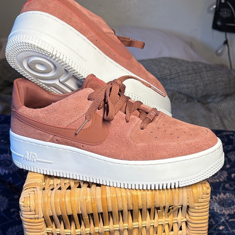 🌟NWOT NIKE AIR FORCE SAGE ONE LOW, Women’s Sz. 9.5 in Red Sepia 💋